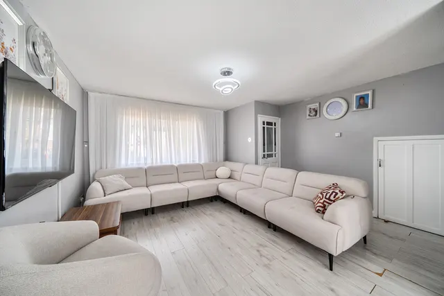 Brambles Farm Drive, Hillingdon, UB10, photo 3