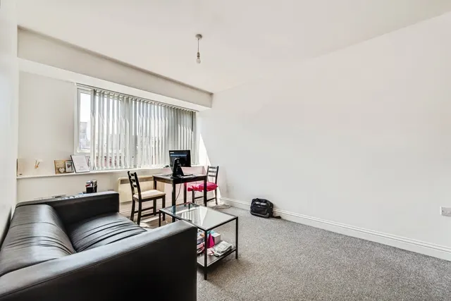 Photo 3 — Farnsby Street, Swindon, Wiltshire, SN1