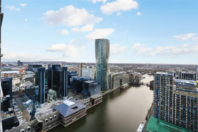 Photo 3 — Pan Peninsula Square, London, E14