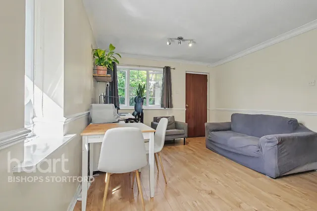 Calverley Close, Bishop's Stortford, CM23, photo 2