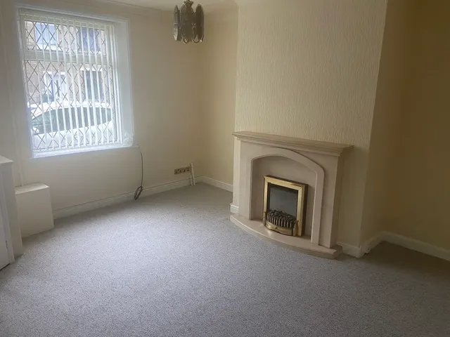 Rochdale Road, Firgrove, OL16, photo 3