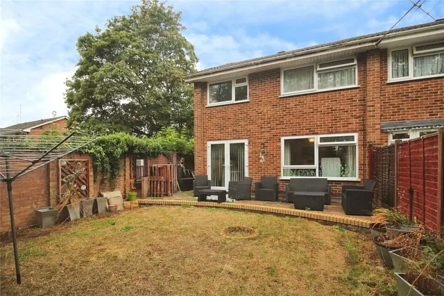 Photo 3 — Ravel Close, Basingstoke, Hampshire, RG22