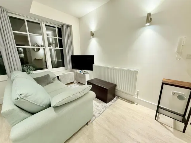 King Harold Court, Waltham Abbey, photo 3
