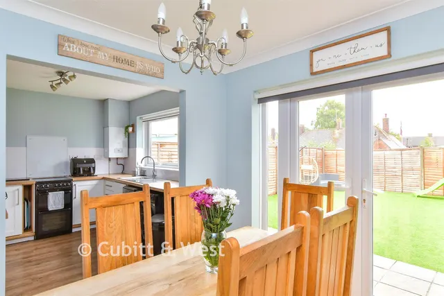 Rosvara Avenue, Westergate, PO20, photo 3