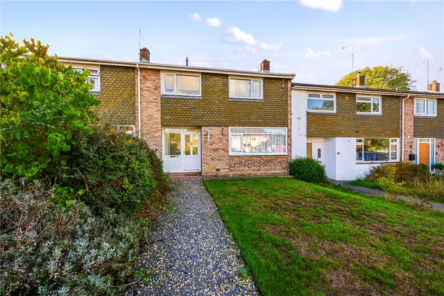 Robins Grove Crescent, Yateley, GU46, photo 1