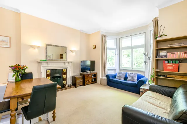Photo 2 — Flat 4, 54 Fitzjohns Avenue, London