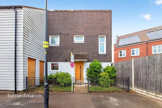 Attfield Close, London, photo 1