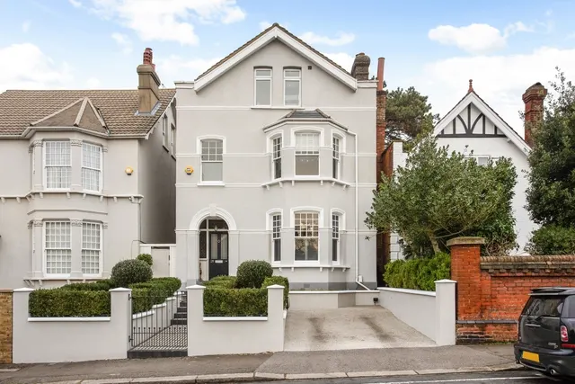 Burgh Heath Road, Epsom KT17, photo 1