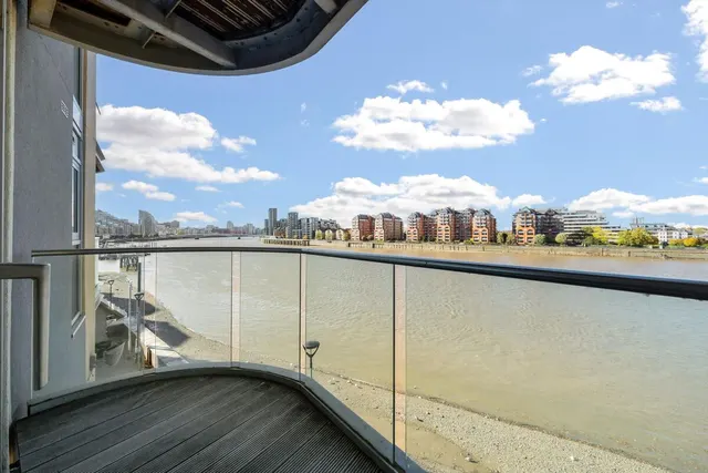 Vicentia Court, London, SW11, photo 1