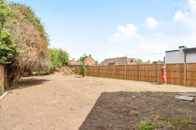Feltham Hill Road, Ashford, TW15, photo 2