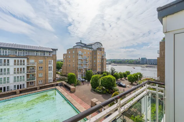 167 St Davids Square, London, photo 1