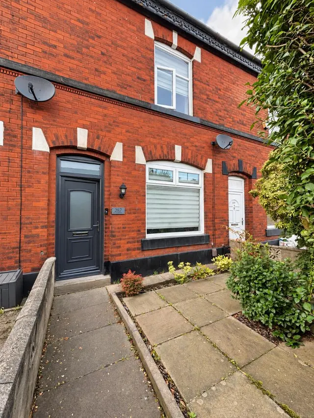 Dumers Lane, Radcliffe, M26, photo 1