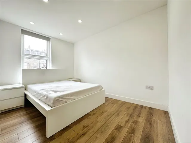 Camberwell Road, London, SE5, photo 3