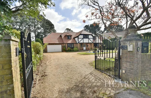 Golf Links Road, BH22, photo 1