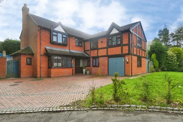 Gleneagles, Tamworth, B77, photo 1