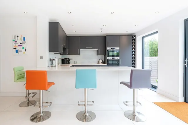 Powder Mill Lane, TW2, photo 3