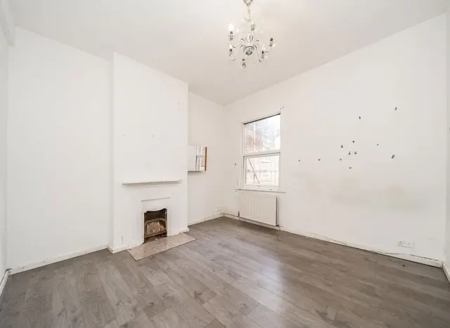 Photo 2 — Cricklewood Lane, Cricklewood, NW2