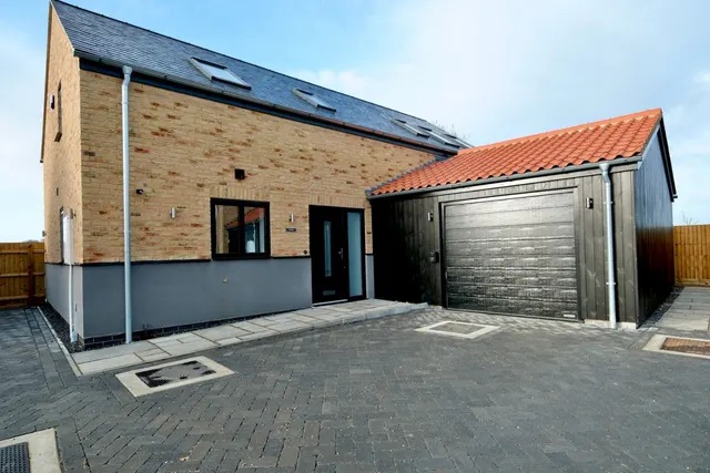 Manor Farm, Wennington, PE28, photo 1