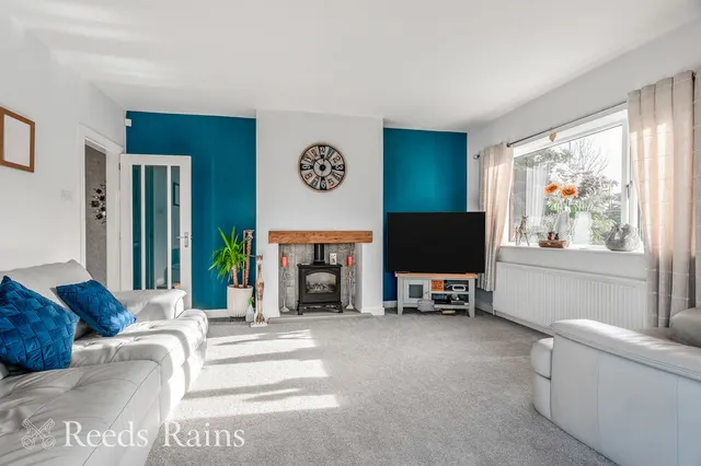 Photo 3 — Townfield Avenue, Burnley, Lancashire, BB10