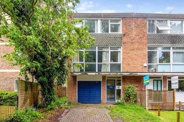 Sparkford Close, Winchester, photo 1