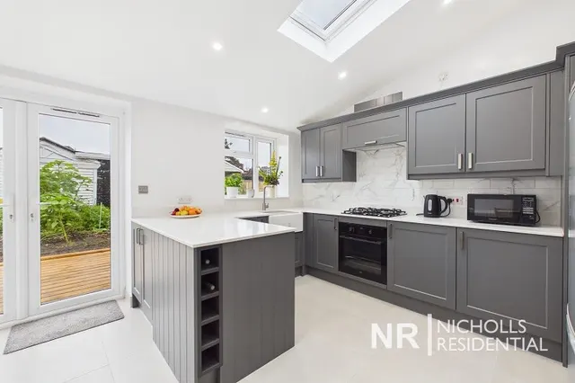 Beechcroft Road, Chessington, KT9, photo 2