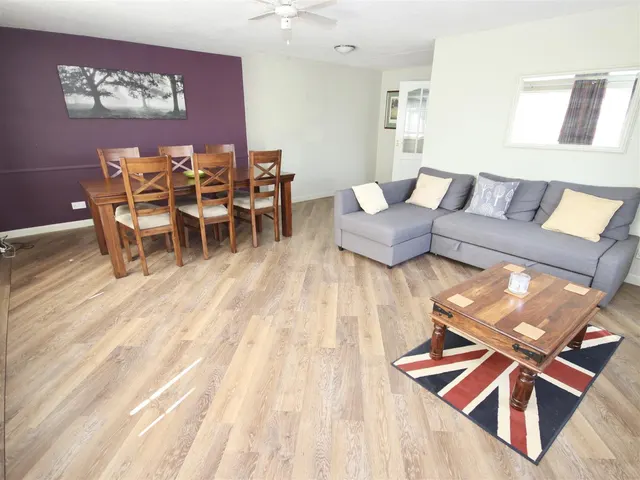 Lodge Road, Chippenham, photo 2