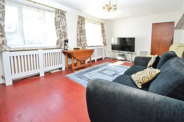 Photo 3 — Layton Road, Hounslow, Middlesex, TW3