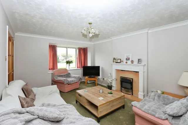 Photo 2 — Cruck Close, Dronfield Woodhouse, Dronfield, Derbyshire, S18