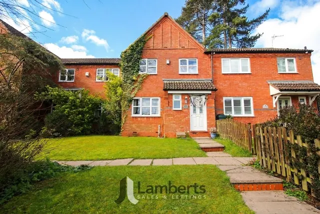 2 Old Vicarage Gardens, Studley, photo 1