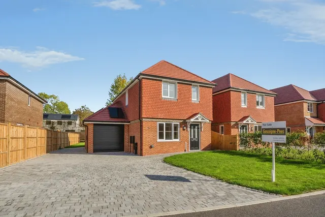 Orchard Close, Bosham, PO18, photo 1