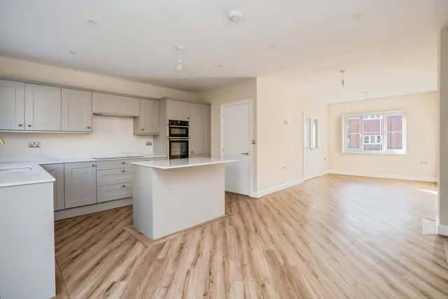 Orchard Close, Bosham, PO18, photo 2