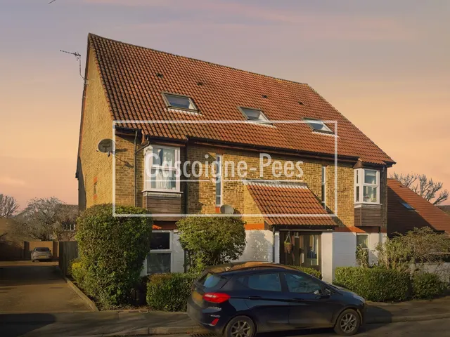 Colburn Crescent, Guildford, GU4, photo 1