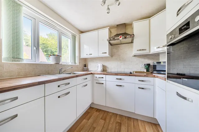 Stafford Road, Caterham, CR3, photo 2