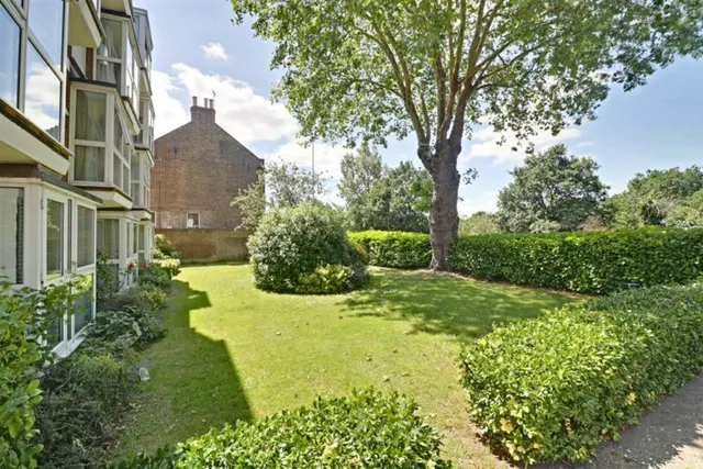 Hollybush Hill, Snaresbrook, E11, photo 2