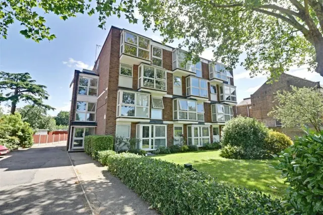 Hollybush Hill, Snaresbrook, E11, photo 1