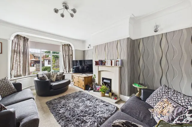 South Grove, Sale, M33, photo 2