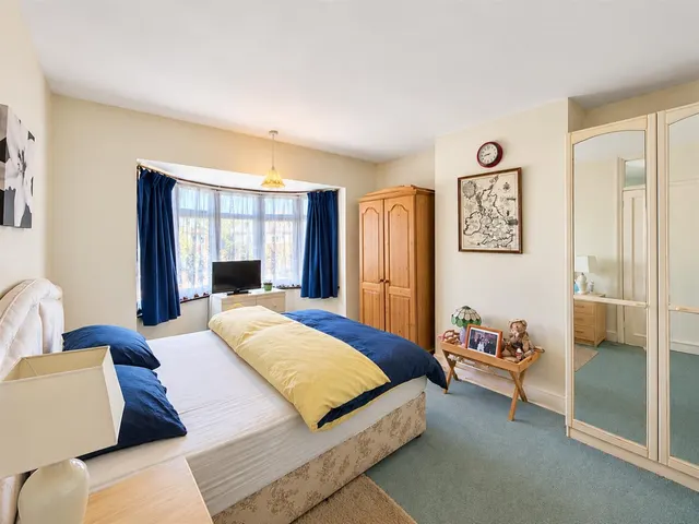 Terraced For SaleCentral Avenue, Hounslow, TW3, photo 3