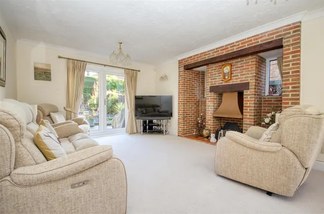 Photo 2 — Holly Gardens, West End, Southampton, SO30 3RW
