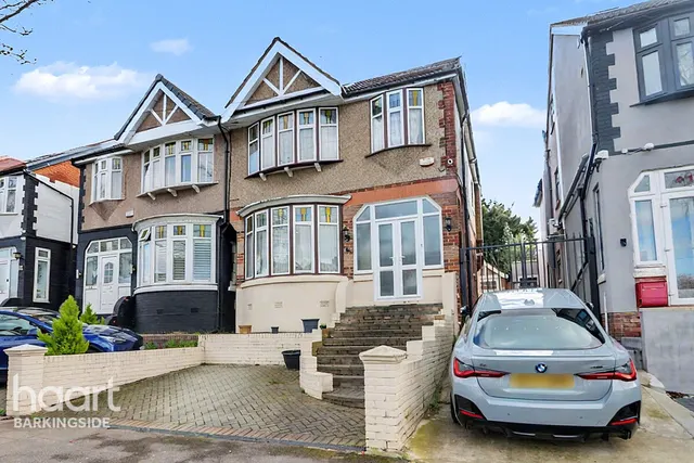 Herent Drive, Clayhall, IG5, photo 1