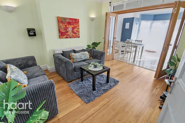 Herent Drive, Clayhall, IG5, photo 2
