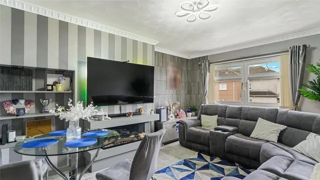Photo 2 — Zena Crescent, Barmulloch, Glasgow, G33