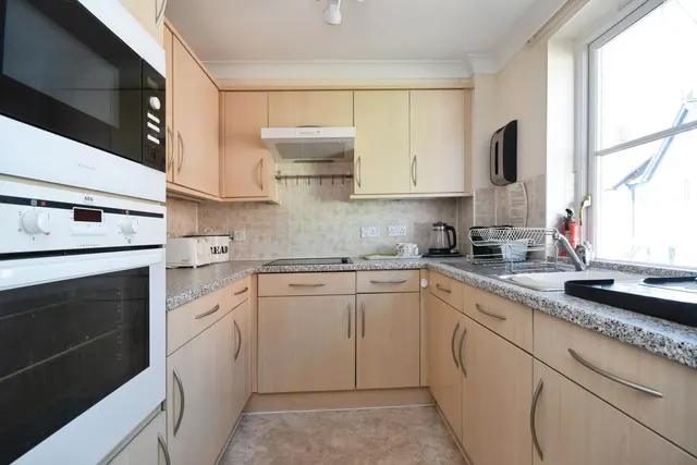 Photo 3 — Roche Close, Rochford, Essex, SS4