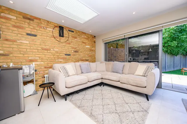 Photo 3 — Holme Close, Hatfield AL10 9LQ