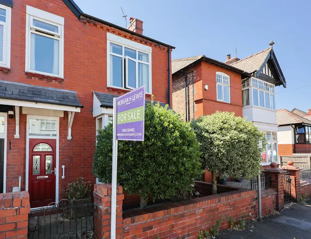 Clifton Crescent, Wigan, photo 1