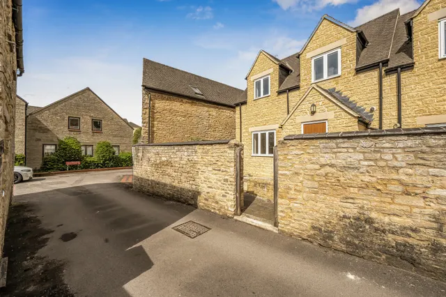 High Street, Witney, OX28, photo 1