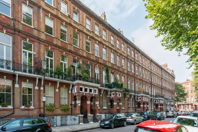 Flat 5, 33-34 Nevern Square, London, photo 1