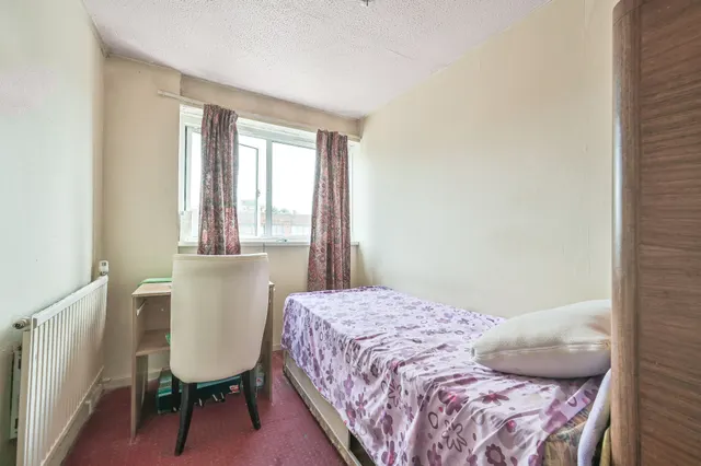 Photo 3 — 457 Stafford Court, Copley Close, London