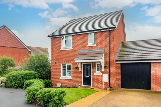 23 Narrowleaf Drive, Ringwood, Ringwood, BH24 3FR, photo 1