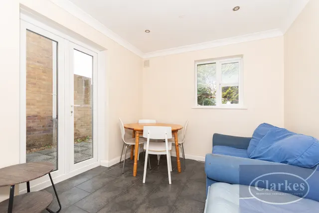 Talbot Drive, Wallisdown, photo 2