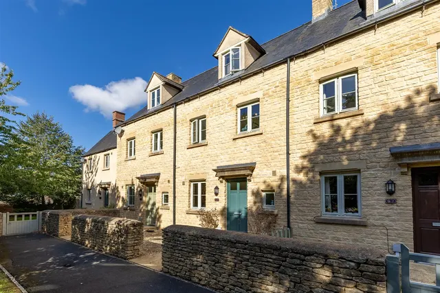 Trotman Walk, Cirencester, GL7, photo 1